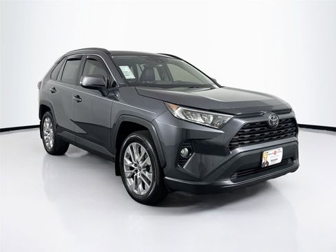 Used 2019 Toyota RAV4 XLE Premium image 8