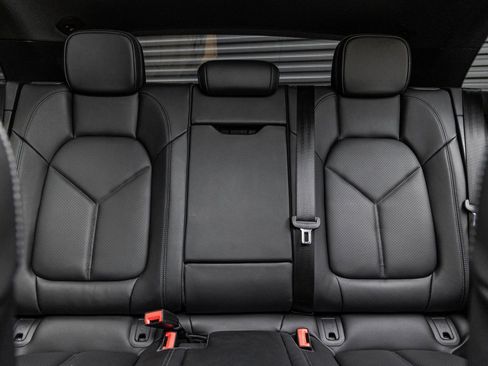 Certified 2025 Porsche Macan image 25