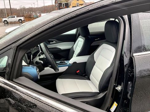 Used 2025 Chevrolet Equinox EV LT image 10