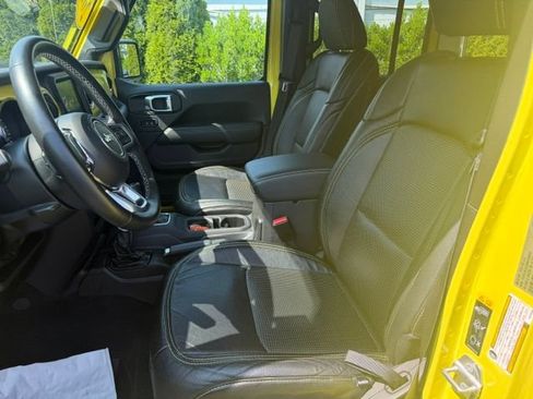 Used 2022 Jeep Wrangler Unlimited Sahara w/ Dual Top Group AWD/4WD image 11