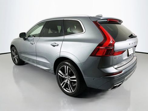 Used 2018 Volvo XC60 T5 Momentum w/ Vision Package AWD/4WD image 3