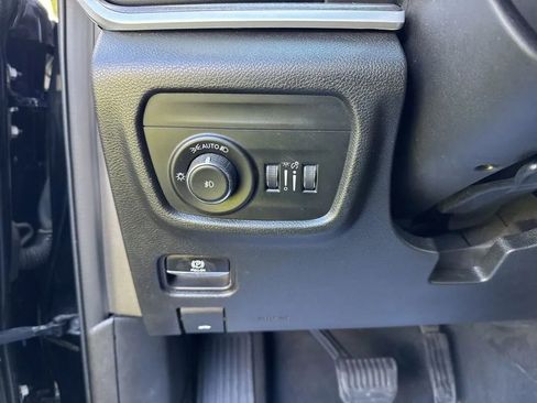 Used 2023 Jeep Grand Cherokee Limited image 19