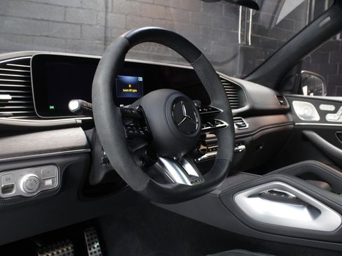 Used 2025 Mercedes-Benz GLS 63 AMG 4MATIC image 28