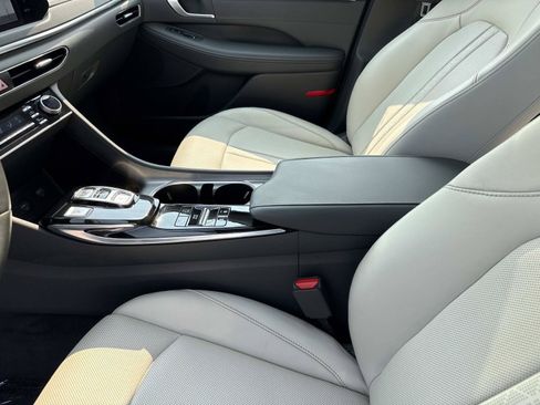 Used 2021 Hyundai Sonata Limited FWD image 16