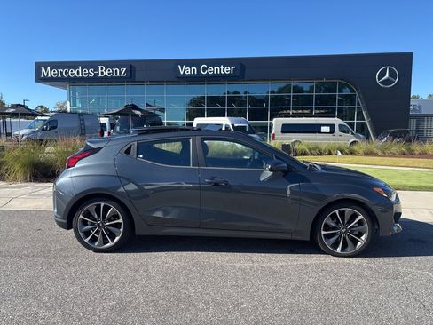 Used 2020 Hyundai Veloster 2.0 Premium image 3