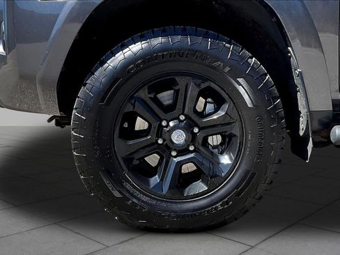 Used 2016 Toyota 4Runner SR5 AWD/4WD image 11