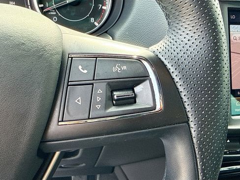 Used 2023 Maserati Levante GT AWD/4WD image 39