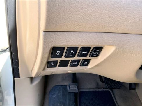 Used 2015 Nissan Pathfinder Platinum w/ Family Entertainment Package image 31