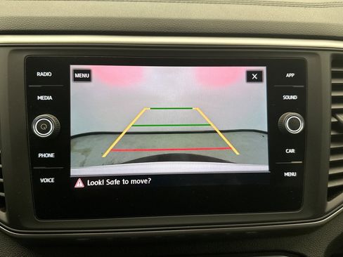 Used 2020 Volkswagen Atlas Cross Sport SE w/ Towing Package image 15