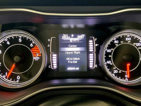 Used 2019 Jeep Cherokee Latitude Plus w/ Cold Weather Group image 24