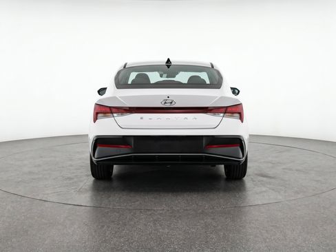 Used 2025 Hyundai Elantra SEL image 7