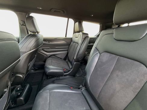 Used 2025 Jeep Grand Cherokee L Altitude image 15