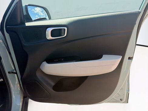 Used 2025 Hyundai Venue SEL FWD image 31