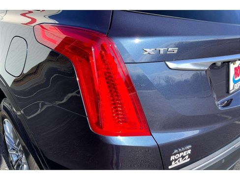 Used 2018 Cadillac XT5 Luxury w/ Driver Awareness Package image 26
