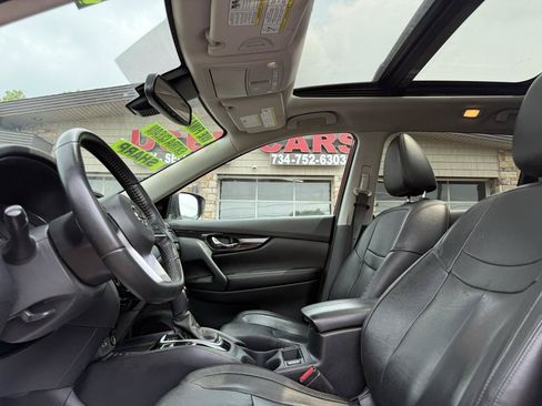 Used 2020 Nissan Rogue SL w/ Premium Package FWD image 11