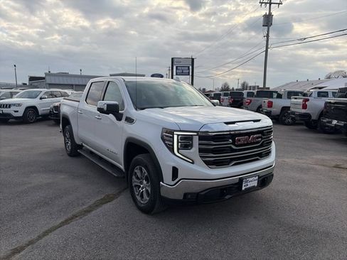 Used 2022 GMC Sierra 1500 SLT w/ SLT Convenience Package AWD/4WD image 8