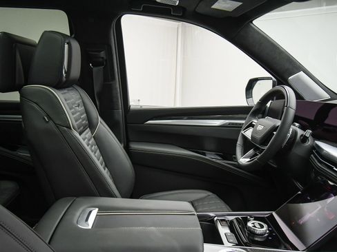 Used 2025 Cadillac Escalade V w/ LPO, ONYX Package image 55