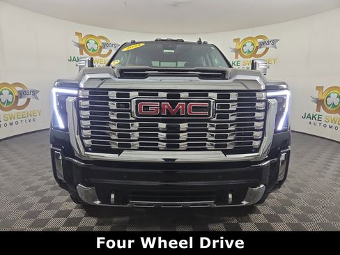 Used 2024 GMC Sierra 2500 Denali w/ Technology Package image 3