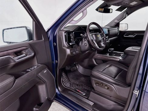 Used 2022 Chevrolet Silverado 1500 LTZ AWD/4WD image 3