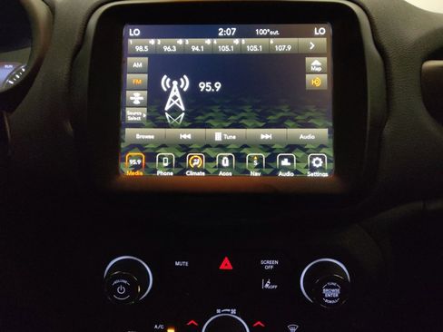 Used 2023 Jeep Renegade Trailhawk w/ Trailer Tow Group image 25