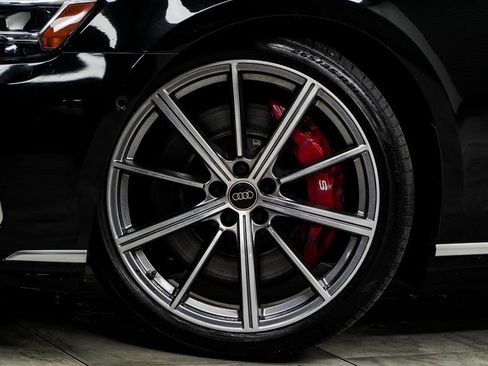 Used 2022 Audi S8 4.0T image 3