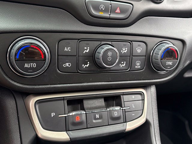 Used 2024 GMC Terrain Denali w/ Denali Premium Package AWD/4WD image 18