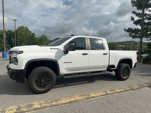 Used 2024 Chevrolet Silverado 2500 ZR2 w/ Technology Package AWD/4WD image 50