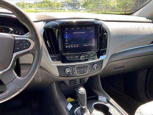 Used 2020 Chevrolet Traverse LT w/ LT Premium Package FWD image 6