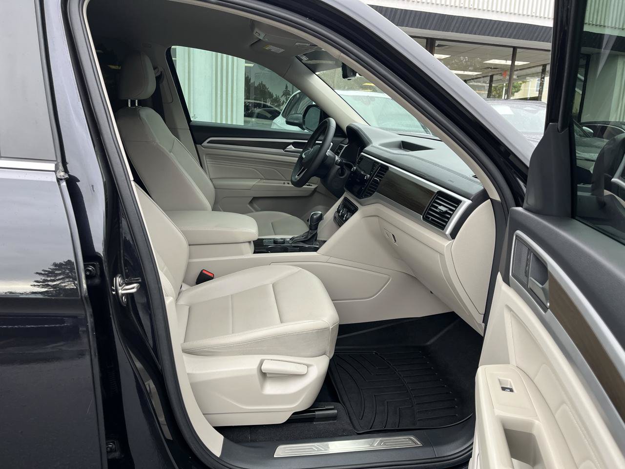 Used 2023 Volkswagen Atlas SE AWD/4WD image 23