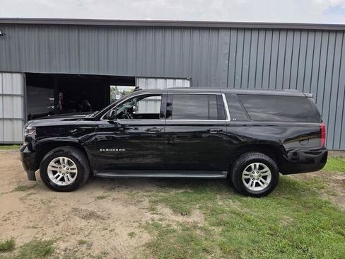 Used 2019 Chevrolet Suburban LT RWD image 3