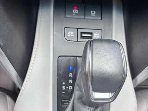 Used 2021 Toyota Venza LE AWD/4WD image 18