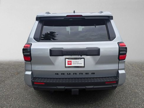 Certified 2025 Toyota 4Runner SR5 AWD/4WD image 4