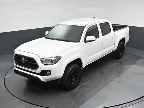 Used 2017 Toyota Tacoma SR5 w/ Tow Package image 55