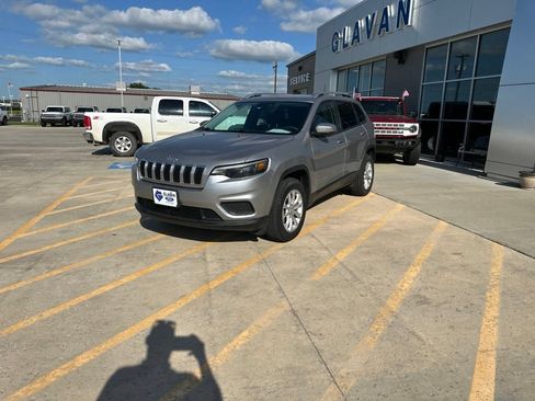 Used 2021 Jeep Cherokee Latitude AWD/4WD image 28