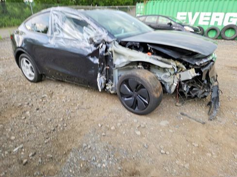 Used 2026 Tesla Model Y AWD image 1
