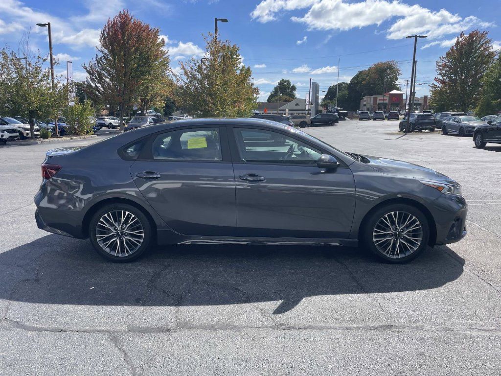 Used 2023 Kia Forte GT-Line w/ GT-Line Premium Package FWD image 9