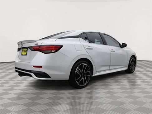 Used 2025 Nissan Sentra SR w/ SR Premium Package image 3