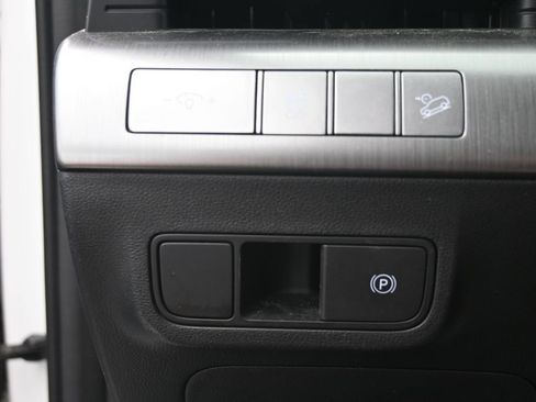 Used 2024 Hyundai Kona SEL AWD/4WD image 19