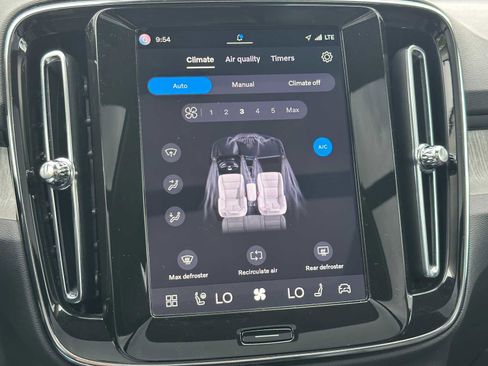 Certified 2025 Volvo XC40 B5 Plus AWD/4WD image 29
