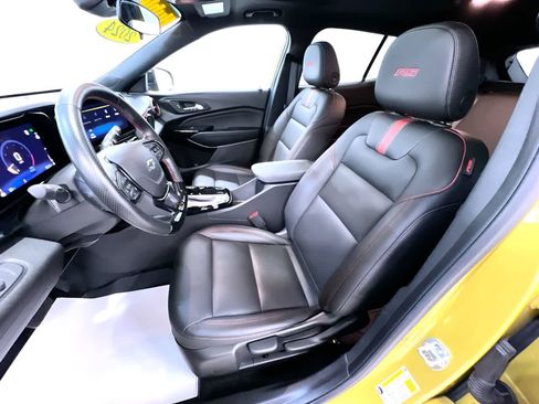 Used 2024 Chevrolet Trax RS w/ Sunroof Package FWD image 14