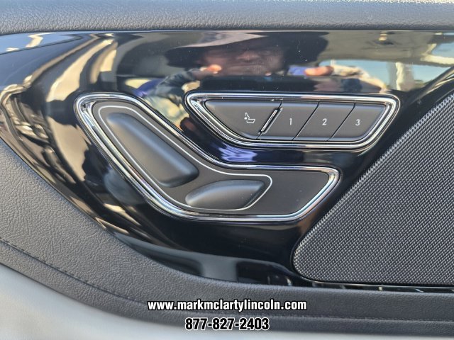 New 2027 Lincoln Aviator AWD image 24