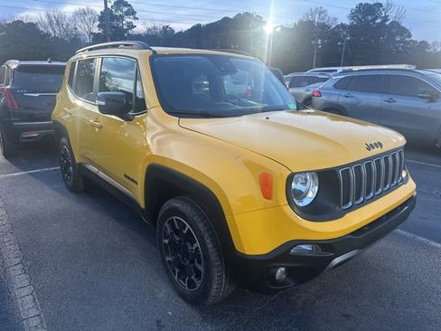Used 2023 Jeep Renegade Latitude image 3