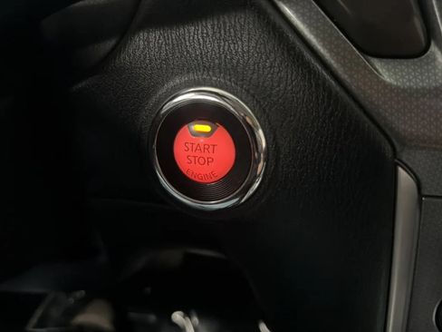 Used 2020 Nissan Pathfinder SL FWD image 16