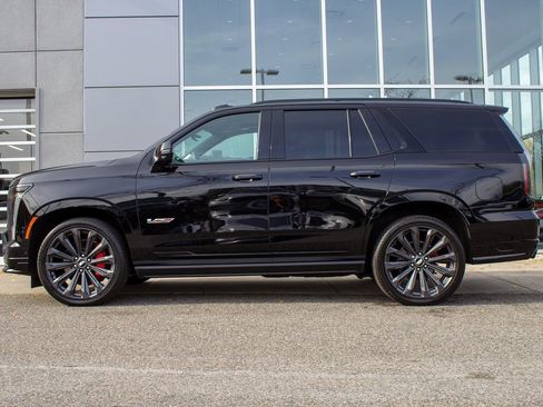 Used 2025 Cadillac Escalade V image 7