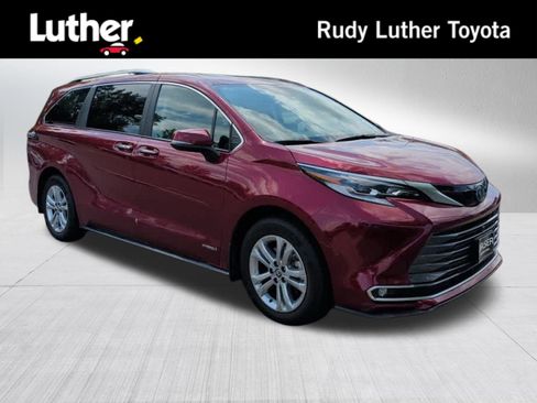 Certified 2021 Toyota Sienna Platinum AWD/4WD image 1