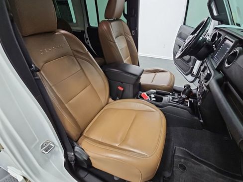 Used 2022 Jeep Wrangler Unlimited Sahara w/ Cold Weather Group AWD/4WD image 44