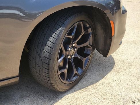 Used 2019 Chrysler 300 Touring w/ Sport Appearance Package RWD image 5