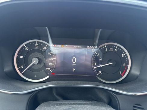 Used 2023 Jaguar F-PACE R-Dynamic S image 10