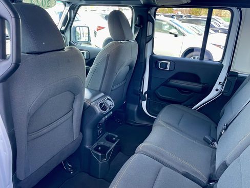 Used 2024 Jeep Wrangler Sahara image 28
