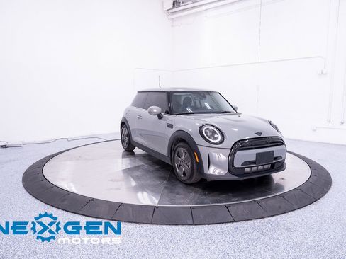 Used 2023 MINI Cooper 2-Door Hardtop image 3
